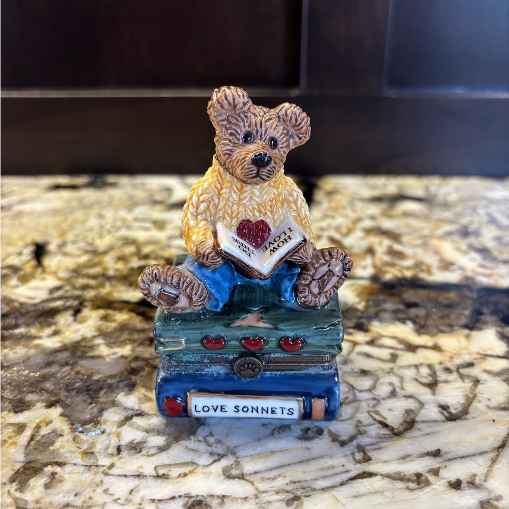 Boyd’s Bears love Sonnets trinket box with trinket bear